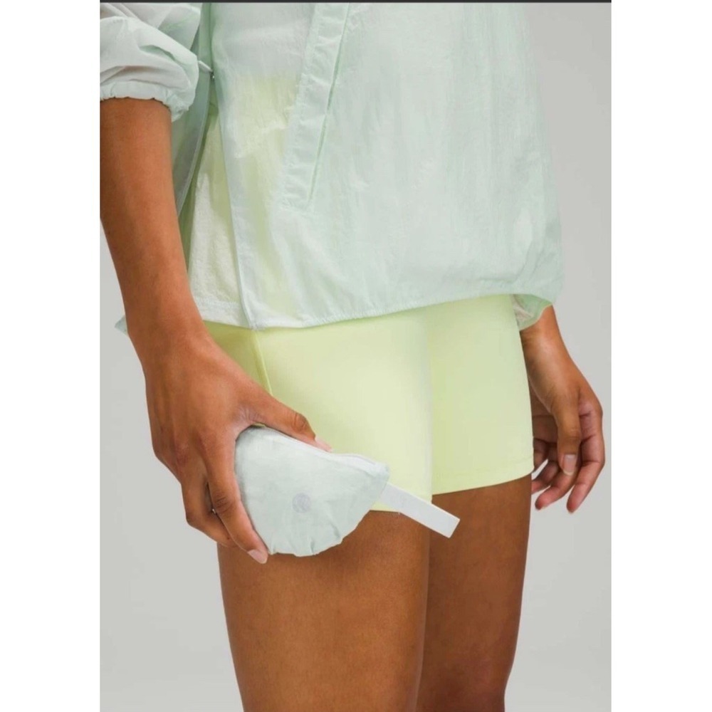 Lululemon Step Out High Rise Short 3" Inseam Packable Ocean Air Size: 6 - Picture 4 of 13
